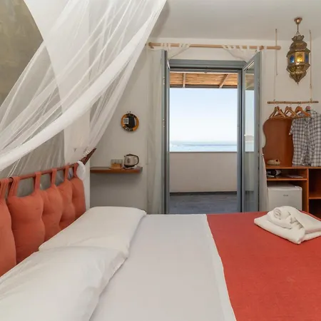 Ajamola Guest house 3*