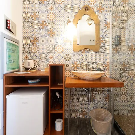 Ajamola 4* فافينانا