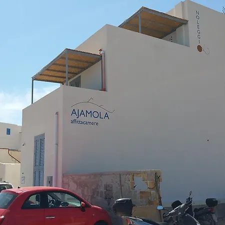 Ajamola فافينانا